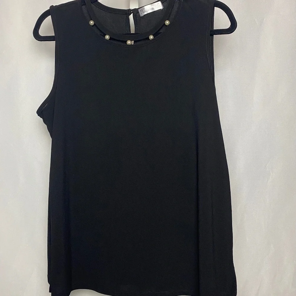 89th & Madison Womenʻs Black Sleeveless Dress Blouse with Pearl Accents Medium